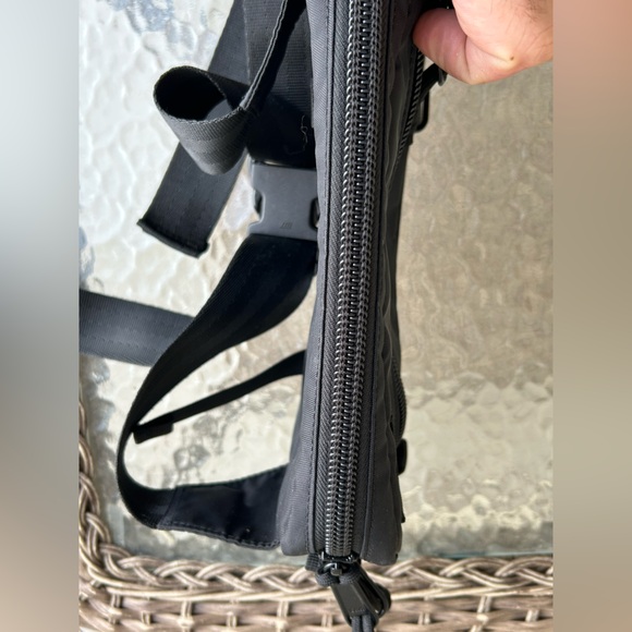 New! TOPO DESIGNS Black on Black Hip Waist Pack - Picture 7 of 11